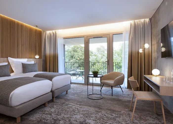 Hotel Restaurant Castellane 4*